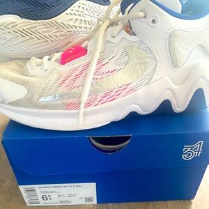 Nike Giannis Immortality 2, EUC with box, youth size 6.5